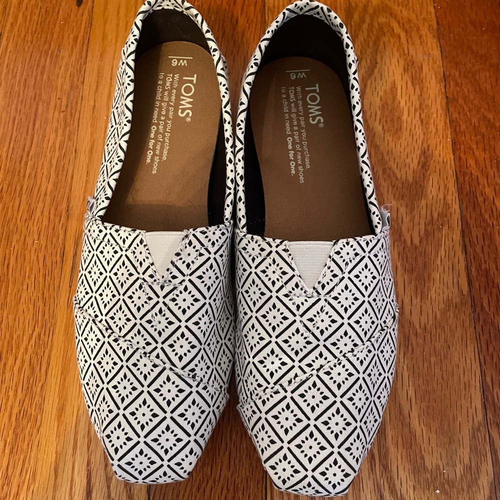 Toms shoes black white geo tile design
